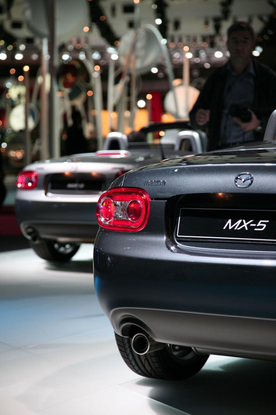  Mazda MX-5 Roadster Coupe 2009 года  (фото 11 из 34)